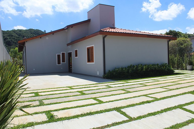 Recanto da Nina II - Chácara de Luxo com Piscina Climatizada