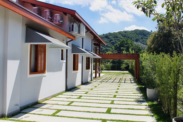 Recanto da Nina II - Chácara de Luxo com Piscina Climatizada