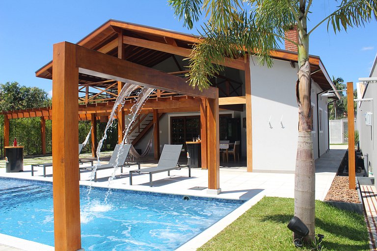 Recanto da Nina II - Chácara de Luxo com Piscina Climatizada