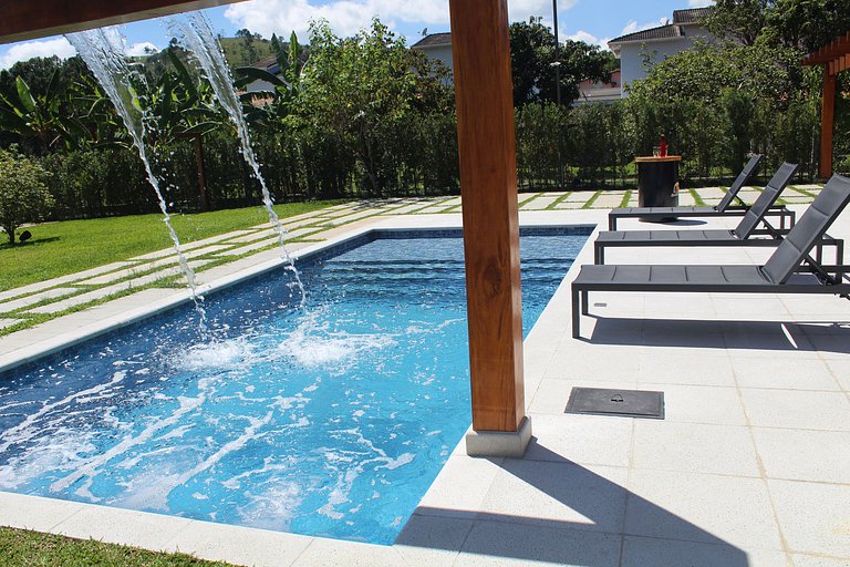 Recanto da Nina II - Chácara de Luxo com Piscina Climatizada
