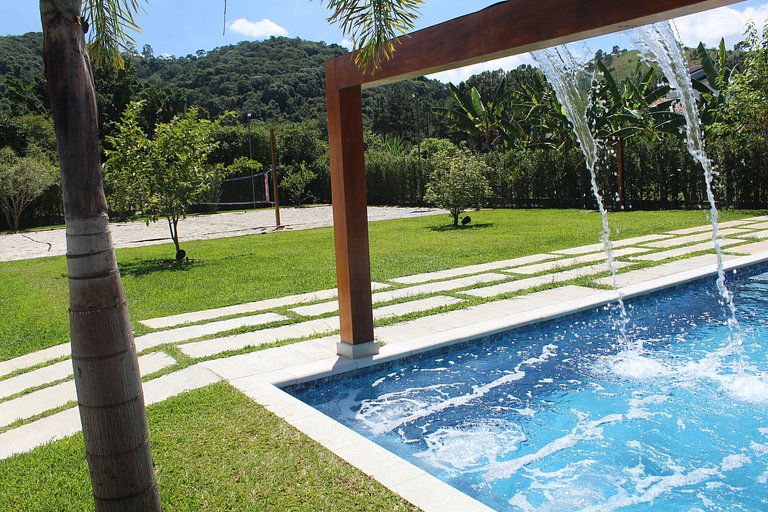 Recanto da Nina II - Chácara de Luxo com Piscina Climatizada
